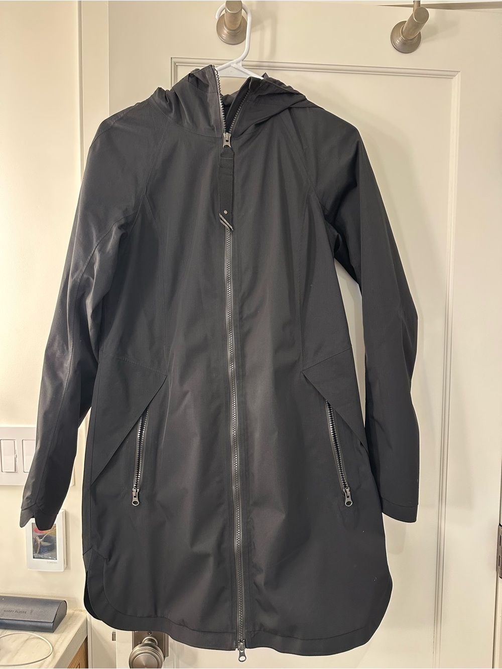 Lululemon Right as Rain jacket size 6